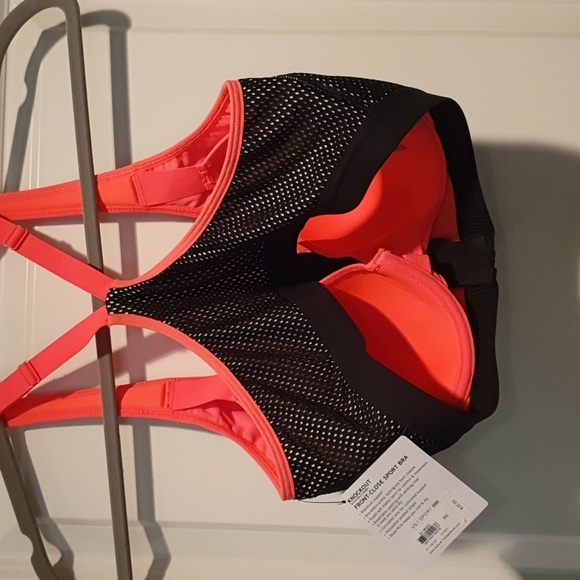 VS Knockout Front-Close Sport Bra - Picture 4 of 6
